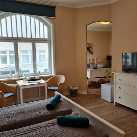 Gaestehaus Cafe Orth 21 * Sylt