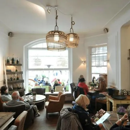 Gaestehaus Cafe Orth 21 *