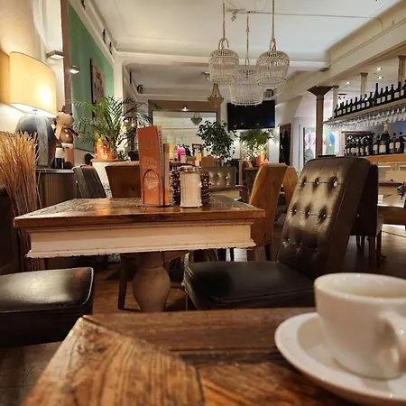 Gaestehaus Cafe Orth 21 *