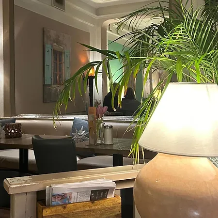 Gaestehaus Cafe Orth 21 *